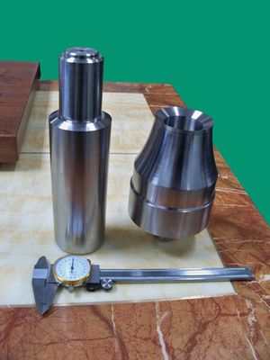 Núcleo de molde de alta tolerancia y bloques de cavidades.