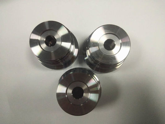 Piezas de moldeo por inyección de alta precisión | Superficie pulida y componentes roscados