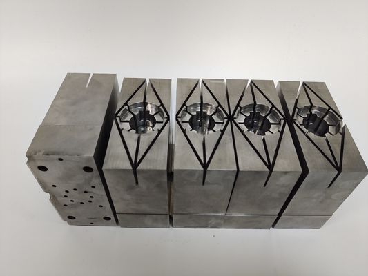 H13 (1.2344) Núcleos de molde de precisión Insertores endurecidos para herramientas de inyección