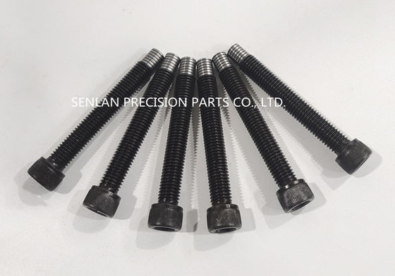 Tornos de desmontaje de precisión para moldes de plástico. Tornos y tornillos de hombro endurecidos.